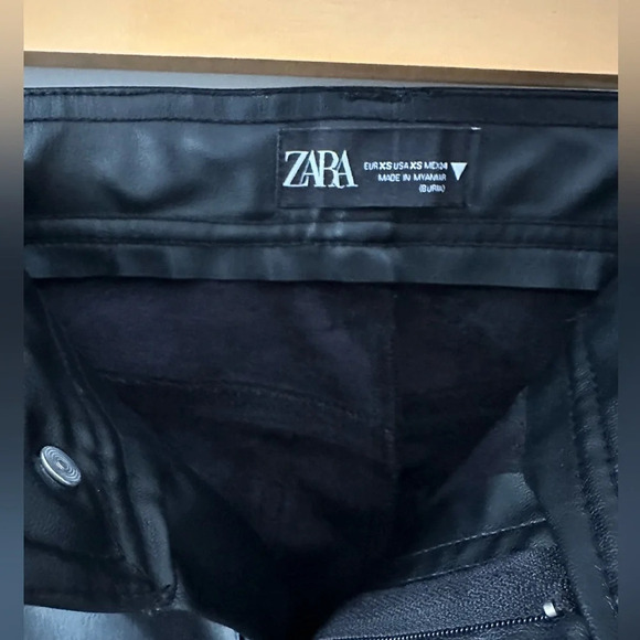 NWOT Zara faux leather pants with zipper on leg - Picture 4 of 4